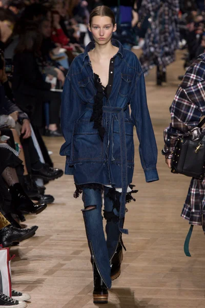 Look 30